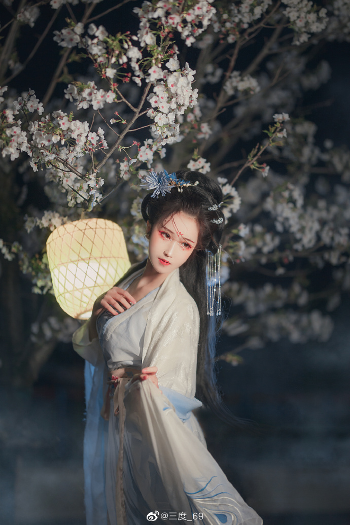 【汉服写真】广陵花月汉服正片,樱花树下的三度 美若天仙