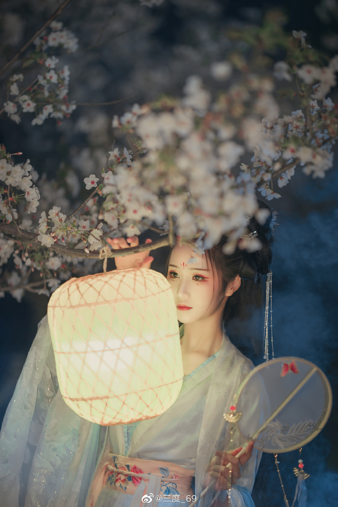 【汉服写真】广陵花月汉服正片,樱花树下的三度 美若天仙