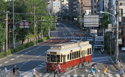 搭乘“Chin-chin电车”,体味东京下町的怀旧风情