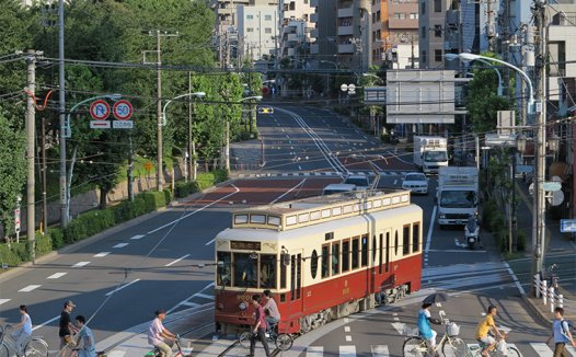 搭乘“Chin-chin电车”，体味东京下町的怀旧风情