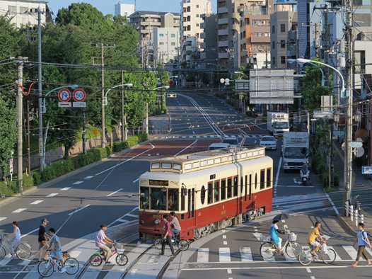 搭乘“Chin-chin电车”，体味东京下町的怀旧风情